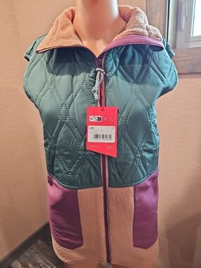 NWT Kari Traa Rothe quilted vest designed in Norway, combining lightweight